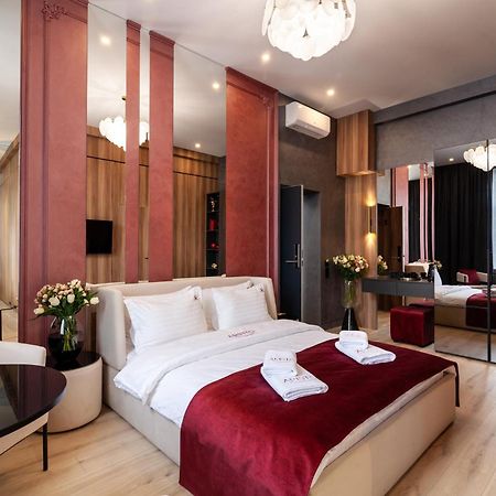 Aristo Jacuzzi Hotel Лвив Екстериор снимка