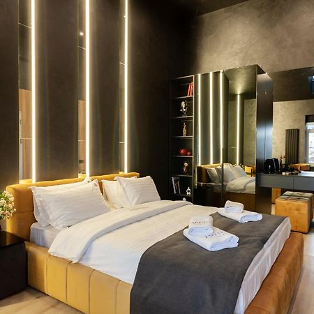 Aristo Jacuzzi Hotel Лвив Екстериор снимка