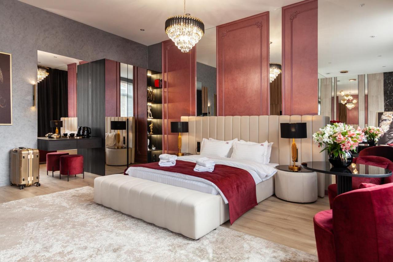 Aristo Jacuzzi Hotel Лвив Екстериор снимка
