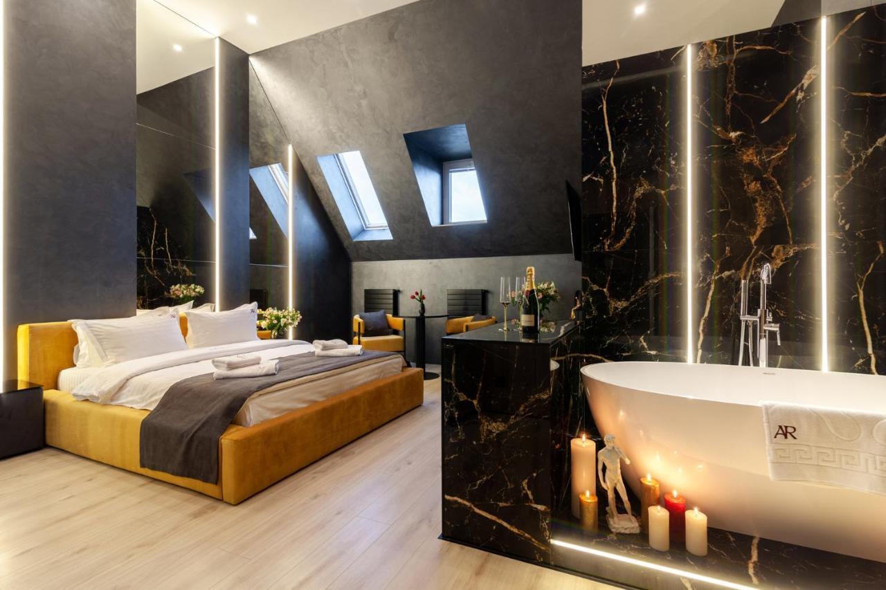 Aristo Jacuzzi Hotel Лвив Екстериор снимка