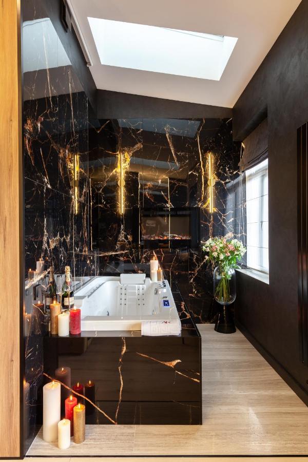 Aristo Jacuzzi Hotel Лвив Екстериор снимка