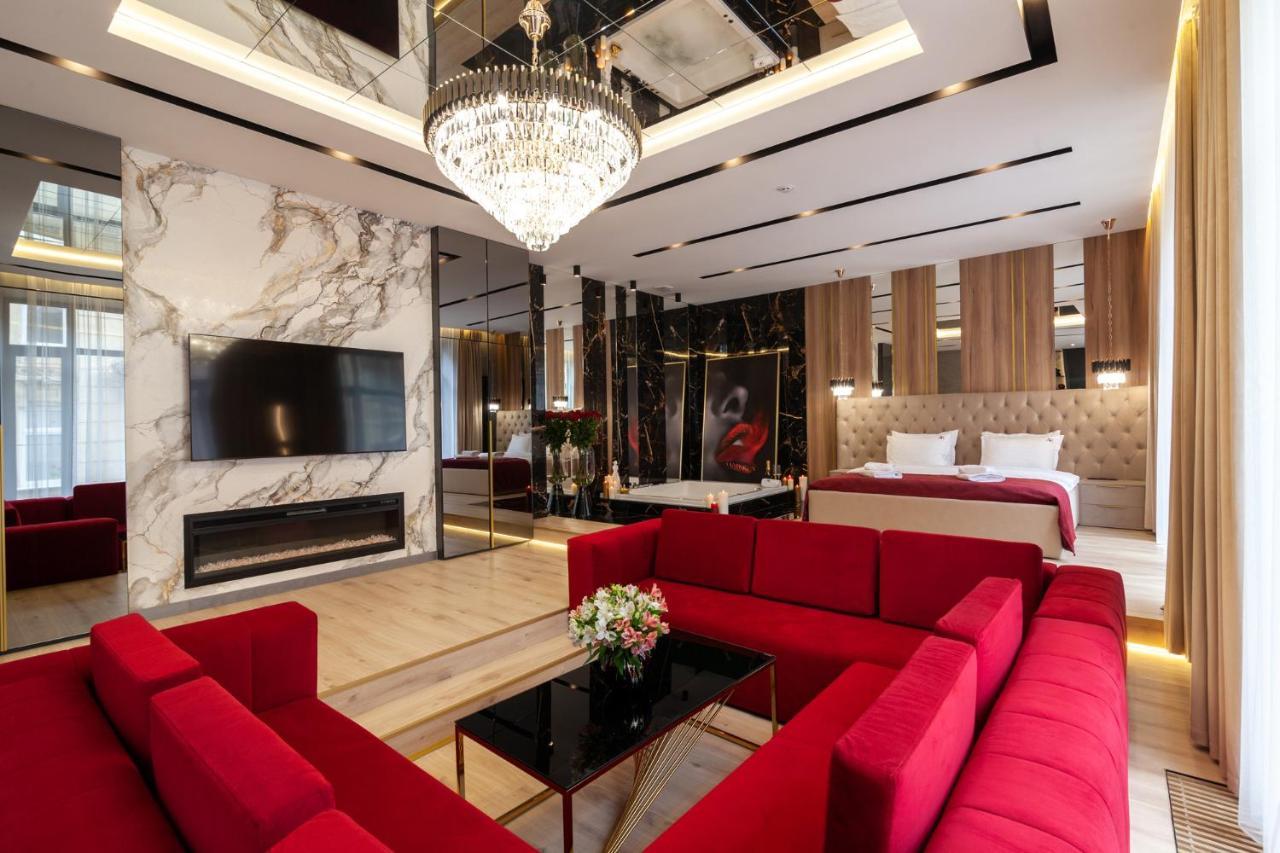 Aristo Jacuzzi Hotel Лвив Екстериор снимка