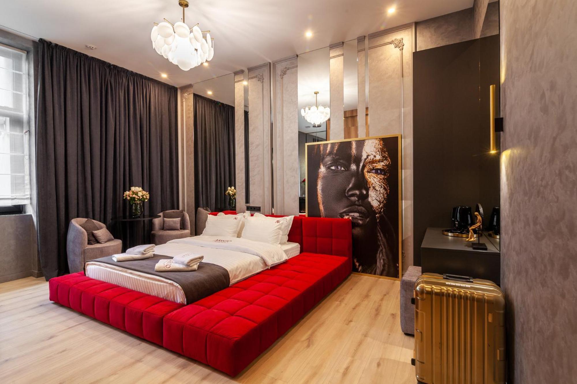 Aristo Jacuzzi Hotel Лвив Екстериор снимка